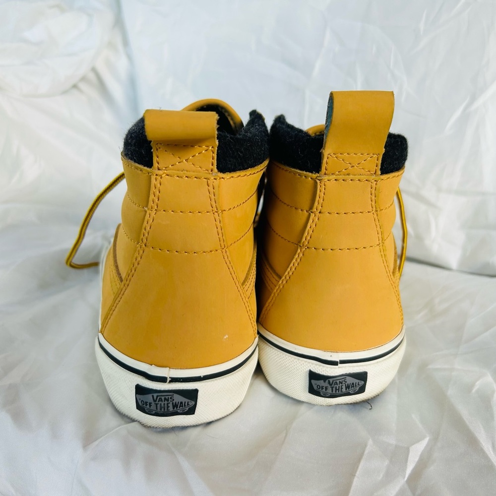 Vans - Picture 2 of 4